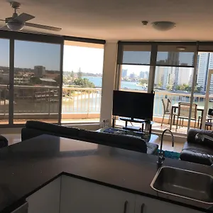 https://moorings-on-cavill.queenslandhotels.net